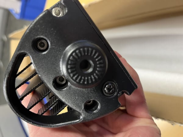 Led-lis&auml;valo l&auml;mmitett&auml;v&auml;ll&auml; linssill&auml; - Kaareva | 56 cm | 6700 lm | Ref. 10, ECO