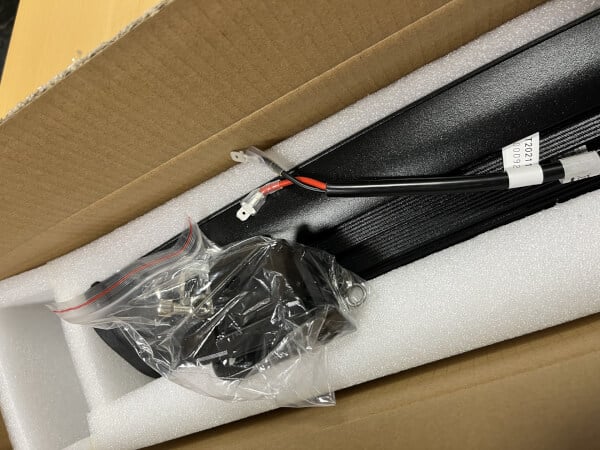 Led-lis&auml;valo l&auml;mmitett&auml;v&auml;ll&auml; linssill&auml; - Kaareva | 56 cm | 6700 lm | Ref. 10, ECO