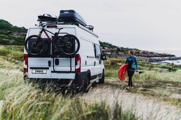 Polkupyöräteline pakettiautoon Elite Van XT musta (kahdelle pyörälle), Thule