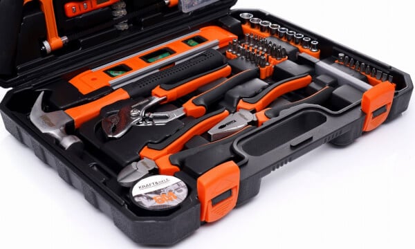 Ty&ouml;kalusarja 180 osaa, Kraft & Dele