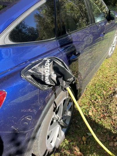 Sähköauton latausliittimen suoja, Motorwerk