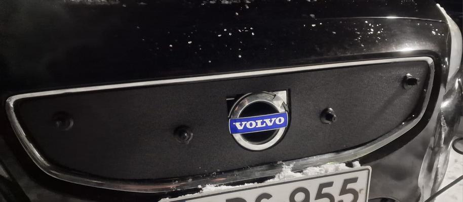 Maskisuoja Volvo S60/V60 (2010-2013), t&auml;ysin avoin j&auml;&auml;hdyttimen s&auml;leikk&ouml;, Tammer-Suoja