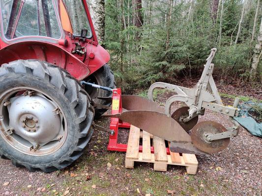 Trukkipiikit traktorin CAT1 3-piste nostolaitteeseen