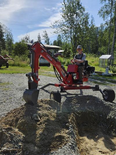 Pyörivä polttomoottorikaivuri ATV-570R 15 Hp, Timco