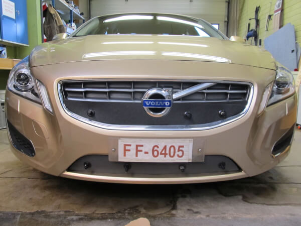 Maskisuoja Volvo S60/V60, osittain umpinainen jäähdyttimen säleikkö (2010-2013), Tammer-Suoja