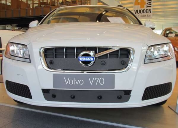Maskisuoja Volvo V70 / S80 (2010-2013), osittain umpinainen, Tammer-Suoja - Maskisuoja Volvo V70, osittain umpinaisella jäähdyttimen säleiköllä