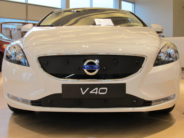 Maskisuoja Volvo V40, täysin avoin jäähdyttimen säleikkö (2013-2016), Tammer-Suoja