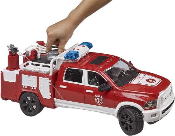 Lelu Paloauto Dodge RAM 2500 (1:16), Bruder