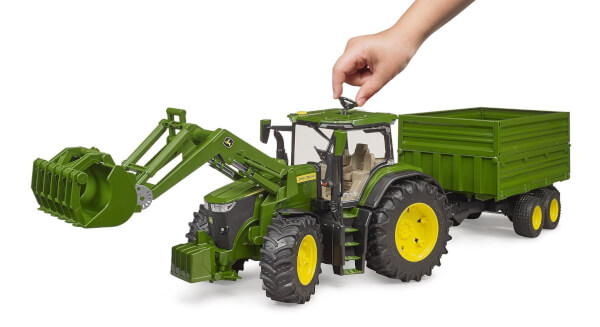 Lelu Traktori John Deere 7R 350 etukuormaajalla ja kippivaunulla (1:16), Bruder