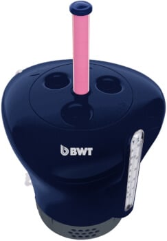 Kelluva tablettiannostelija l&auml;mp&ouml;mittarilla, BWT