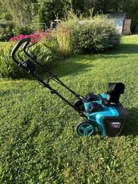 Veikko S. arvosteli tuotteen Akkukäyttöinen lumilinko 40 V, Jonköping