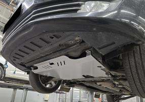 Andre E. arvosteli tuotteen Pohjapanssari Volvo XC70 (2007-2016), moottori, vaihdelaatikko, jäähdytin, alumiinia