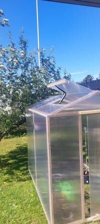 Antti H. arvosteli tuotteen Automaattinen tuuletusluukun avaaja kasvihuoneisiin, Mayer Garden