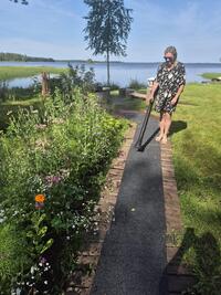 Pirkko J. arvosteli tuotteen Lehtipuhallin polttomoottorilla 42,7 cc, Jonköping