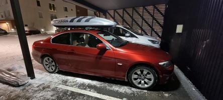 Henri H. arvosteli tuotteen Kattoteline WingBar Edge (959), Thule