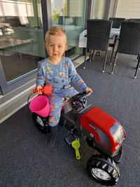 Ari pekka L. arvosteli tuotteen Polkutraktori perävaunulla Valtra, Rolly Toys