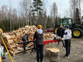 Elisa K. arvosteli tuotteen Halkomakone polttomoottorilla 8 t (100 cm), Timco