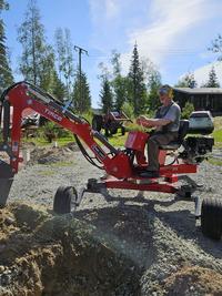 Nygren S. arvosteli tuotteen Pyörivä polttomoottorikaivuri ATV-570R 15 Hp, Timco