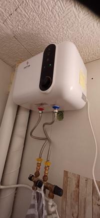 Tiina R. arvosteli tuotteen Lämminvesivaraaja Hotbox 10B RST (alaliitos) 10 litraa, 1500 W, Hottia