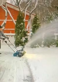 Tiina H. arvosteli tuotteen Akkukäyttöinen lumilinko 40 V, Jonköping